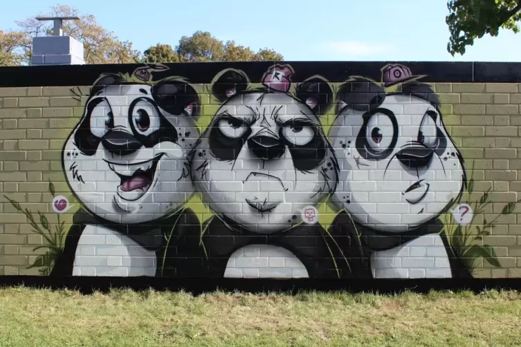 B&auml;riges Mienenspiel im Ebertpark: Pandas sind ein Markenzeichen des Mannheimer Street-Art-K&uuml;nstlers Cose.