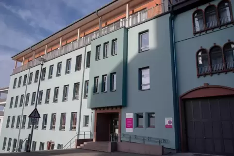 Die Nardinihaus Pirmasens GmbH hat ihren Sitz in der Klosterstraße. Sie betreibt zudem den Klosterhof und eine Außenstelle in Zw
