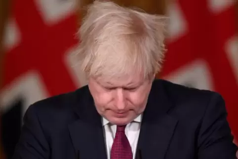 Boris Johnson, britischer Premierminister, gibt auf einer Pressekonferenz die Entdeckung einer Coronavirus-Variante bekannt. 