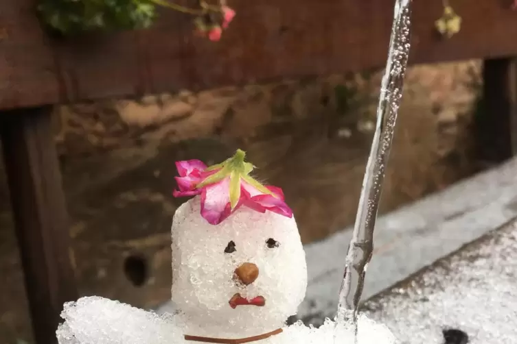 Kommt nur im Kampf f&uuml;r das Gute zum Einsatz: das &bdquo;Lichtschwert&ldquo; des kleinen Schneemanns von Irmgard D&uuml;lmer-Hirsch. 