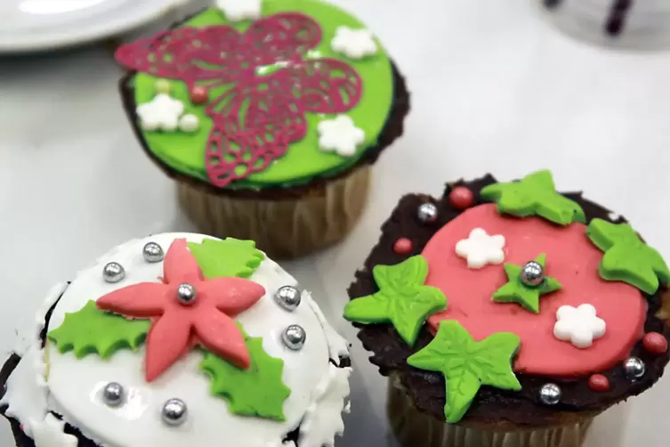 H&uuml;bsch und lecker: Cupcakes aufwendig verzieren &ndash; das haben sich die Mutterstadter Landfrauen zum Beispiel schon in einem Kreati