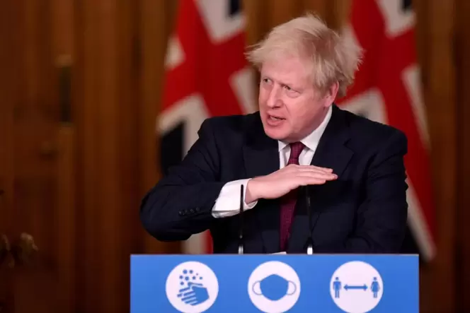 Hat zunächst getönt, ist jetzt aber eingeknickt: Premierminister Boris Johnson bei der Pressekonferenz am Samstag. Hat zunächst getönt, ist jetzt aber eingeknickt: Premierminister Boris Johnson bei der Pressekonferenz am Samstag.