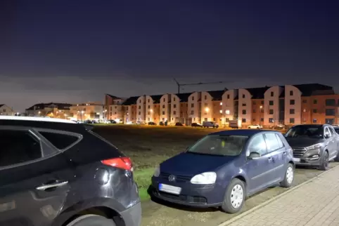 Insbesondere in den Abendstunden ist die Parksituation im Erfurter Ring für die Anwohner schwierig.