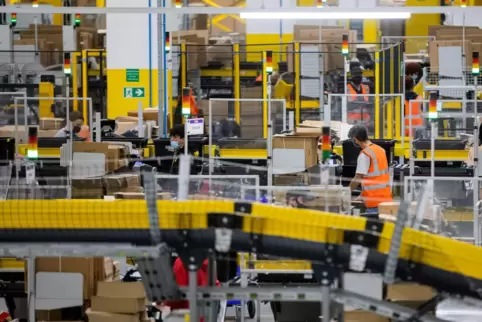 Logistikzentrum des Versandhändlers Amazon.