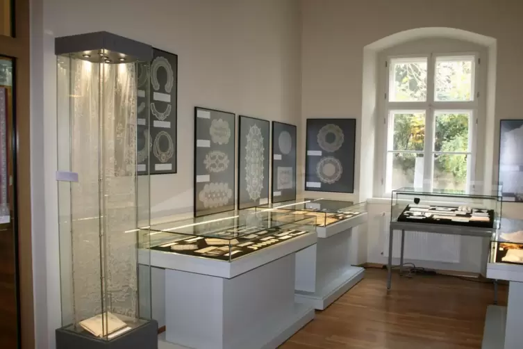 Blick in die Ausstellung &bdquo;Die Geheimnisse der Schlesischen Spitze&ldquo; im Woiwodschaftsmuseum in Oppeln.