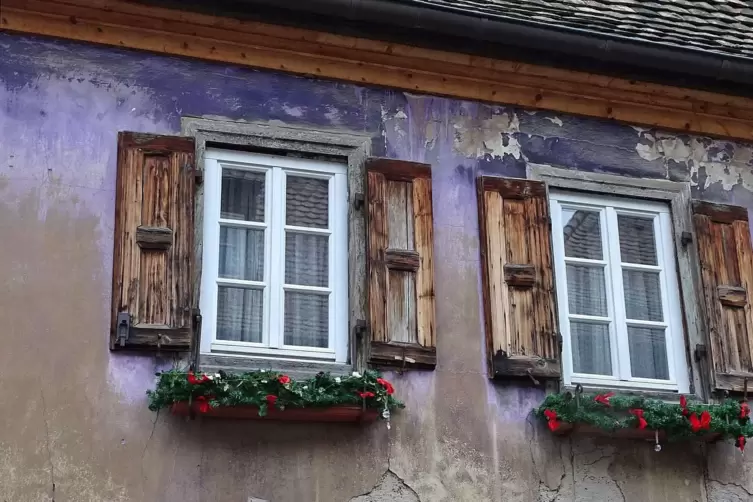 Zwei Fenster nahe des Haintors in Freinsheim.