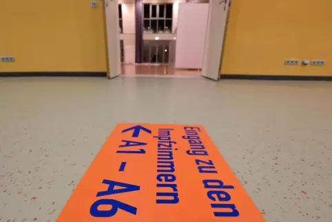Die Beschilderung im Impfzentrum Speyer.