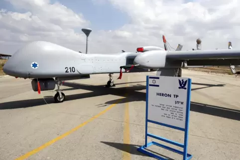 Eine israelische Drohne vom Typ Heron TP, die auch an die Bundeswehr geliefert werden soll,