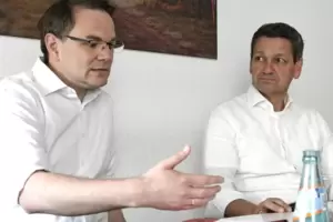 Konkurrenten mit bisher entspanntem Verhältnis: Martin Haller (links) und Christian Baldauf bei einem Doppelinterview in der RHE Konkurrenten mit bisher entspanntem Verhältnis: Martin Haller (links) und Christian Baldauf bei einem Doppelinterview in der RHE
