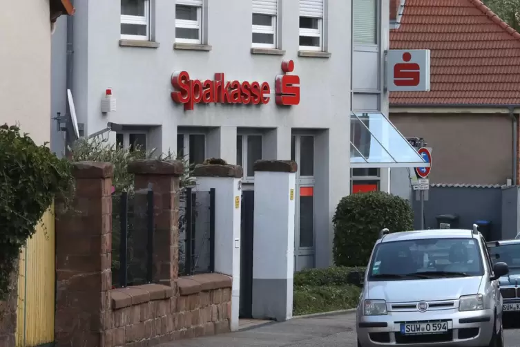 Der Online-Boom zwingt die Sparkassen zum Handeln.