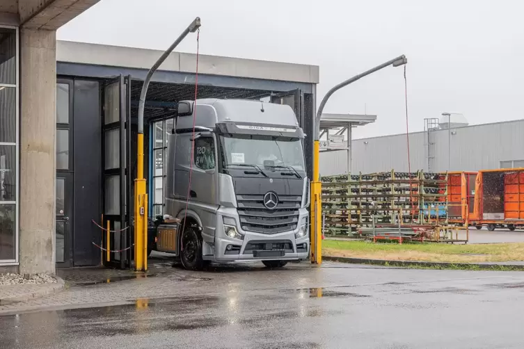 lkw-herstellung daimler w&ouml;rth21