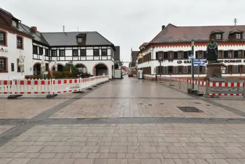 Marktplatz und Marktstraße bilden jetzt optisch eine Einheit.