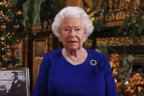 Spricht betrübten Menschen Mut zu: die Queen. 