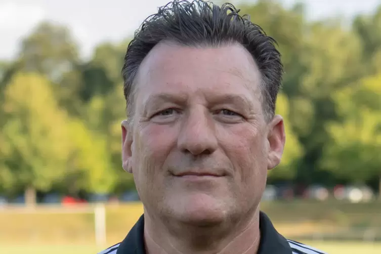 Der Trainer der ersten Mannschaft des VfB: Frank Weber. 
