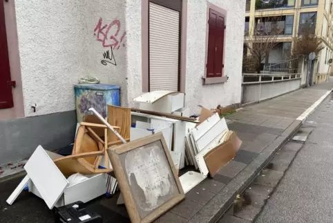 Sperrmüll in der Schleusenstraße. 