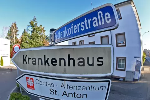 Die Pettenkoferstraße ist nach dem Chemiker und Hygieniker Max von Pettenkofer benannt.