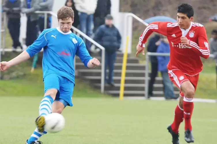 Emre Can (rechts), heute A-Nationalspieler und im Sommer f&uuml;r 25 Millionen Euro von Juventus Turin zu Borussia Dortmund gewechsel