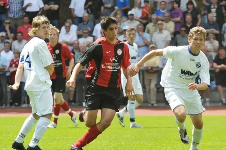 Der damalige Junioren-Nationalspieler Felix M&uuml;ller aus Rodalben (im Vordergrund rechts, heute Drittliga-Profi bei der Spielverei