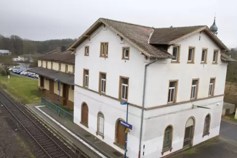 Auch für das ehemalige Bahnhofsgebäude wird das Geld vom Land eingesetzt. 