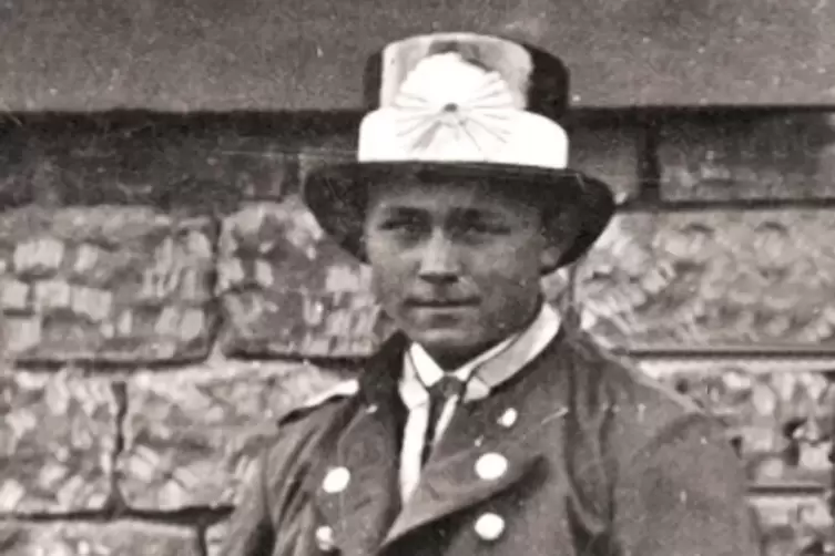 Ein Kutscher des Pferdeomnibusses von Christian Fuchs auf einem privaten Foto aus dem Jahr 1905.