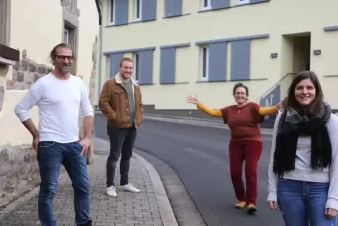 Judith Bernhard (rechts) kam zuerst, nun sind auch Anette Sahoraj und Lukas Wirth mit im Boot. Ingo Schenk (links) vom Landesjug