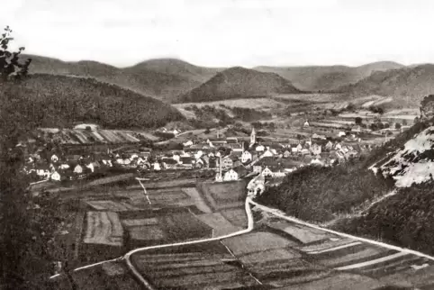 Eine der ältesten Aufnahmen von Hauenstein zeigt das Dorf vor rund 110 Jahren. Knapp 25 Jahre nach Beginn der Schuhindustrie sin