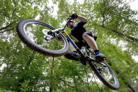 Rund 900 Kilometer ausgewiesene Strecken für Radfahrer gibt es im Mountainbikepark Pfälzerwald. 