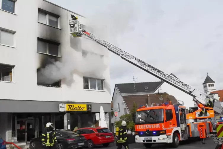 Beim Brand in der Sausenheimer Stra&szlig;e im November entstand hoher Sachschaden, verletzt wurde aber niemand. 