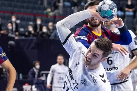 Kiels Hendrik Pekeler wirft in der Finalrunde. 