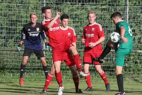 Kein Kick für Amateure in Corona-Zeiten. Folge: keine zahlenden Zuschauer. Das bedeutet Einnahmenausfälle. Die Gemeinde will hel