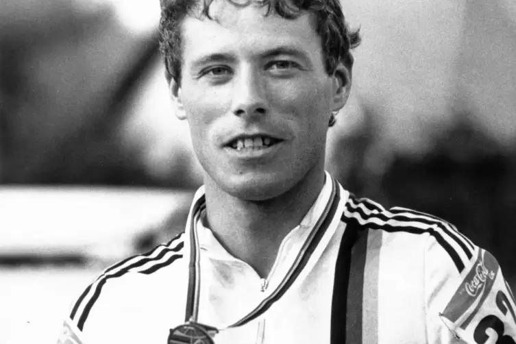 Hartmut B&ouml;lts mit seiner Silbermedaille bei der Amateur-Weltmeisterschaft 1987. 