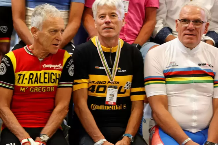 Grau sind sie geworden, die ehemaligen deutschen Radsport-Asse (von links): Klaus-Peter Thaler, Hartmut B&ouml;lts und Gregor Braun.
