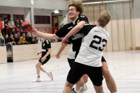Geht voran: Kapitän Matthias Handrich (am Ball).