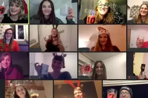 Frohe Weihnachten: die TuS-Damen.