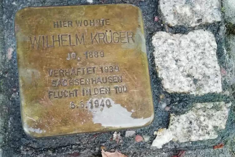 Erinnerung an Wilhelm Kr&uuml;ger, &bdquo;sittlich verd&auml;chtigt&ldquo;: ein Stolperstein in Kaiserslautern. 