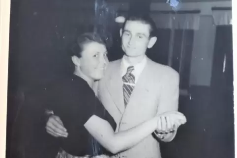 Wilhelm Gahr mit etwa 21 Jahren mit einer Tanzpartnerin. 