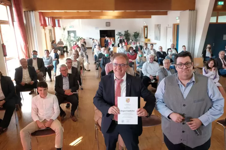 Wechsel an der Spitze der Verbandsgemeinde Zweibr&uuml;cken-Land: Anfang Mai wurde David Betz (rechts) in Hornbach zum neuen ersten B