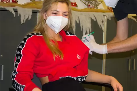 Eine der Geimpften: Altenpflegerin Selina Brendel.