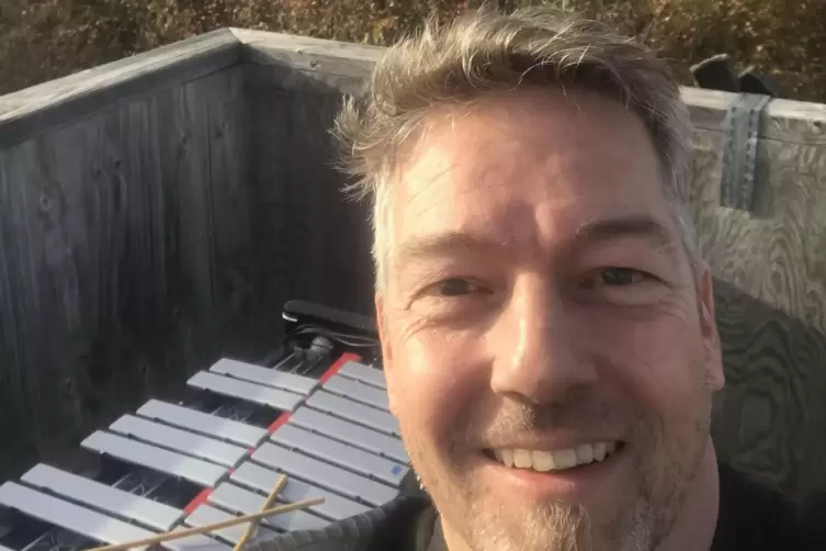 Ganz oben: Michael Lakatos mit seinem Instrument auf der &bdquo;Terrasse mit Weitblick&ldquo; des Forschungsturmes. 