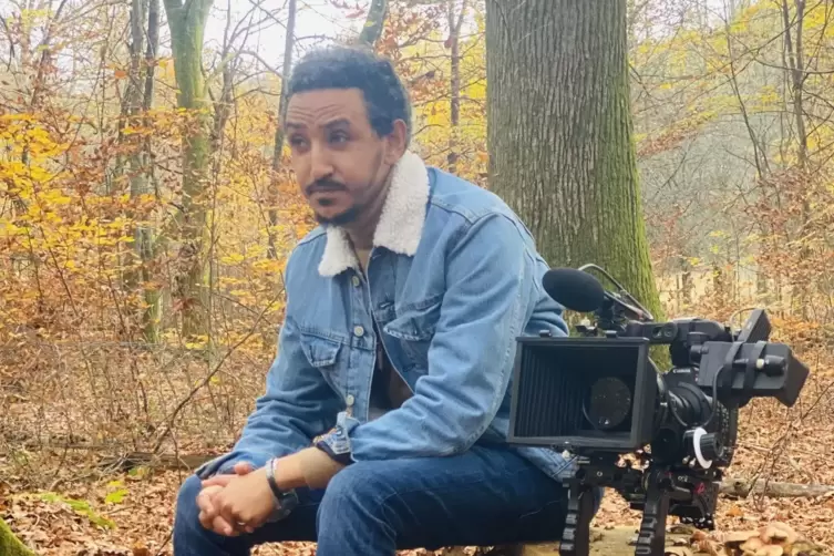Mit kritischem Blick: Filmemacher Solomon Tsehaye wartet auf den richtigen Moment, um zu drehen. 