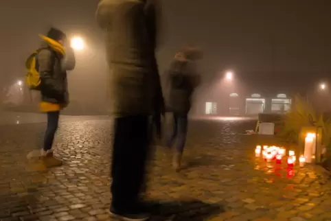 Gedenkaktion für Corona-Opfer am Eingang zum Südpark. 