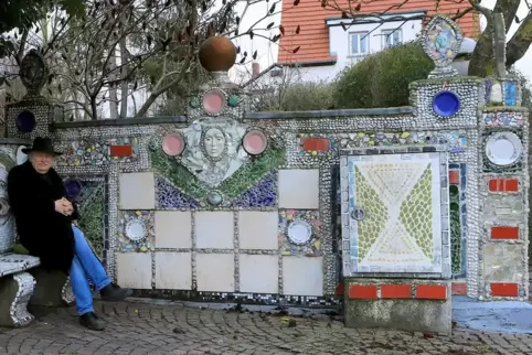 Märchenhaft: Die von Otfried Culmann gestaltete Ecke an der Kreuzung von Raiffeisenstraße und Gleisbergstraße in Billigheim. 