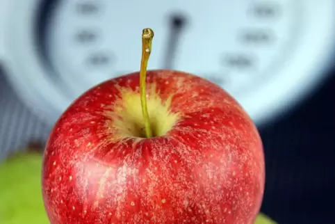 Ein Klassiker unter den Neujahrsvorsätzen: Gesünder ernähren, mehr bewegen. Zwei Online-Kurse wollen dabei helfen. 