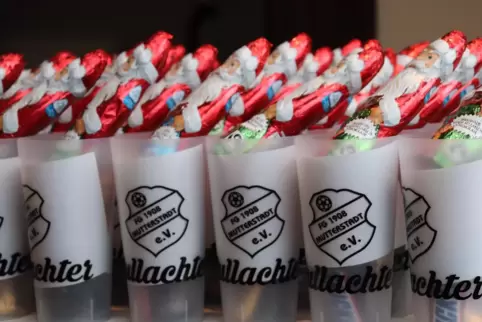 Die Trainer haben die Nikolausgeschenke für die Jugendgruppen persönlich ausgefahren. 