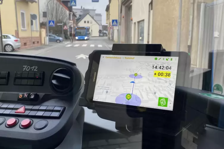 Gelenkt: Die Fahrer k&ouml;nnen in den Fahrzeugen auf ein Navigationssystem zur&uuml;ckgreifen.