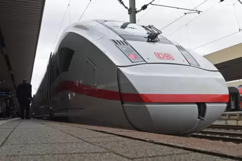 Als die Bahn im vergangenen Frühjahr ihr Fernzugangebot einschränkte, fuhr der größte Teil der ICE-Züge über Mannheim trotzdem. 