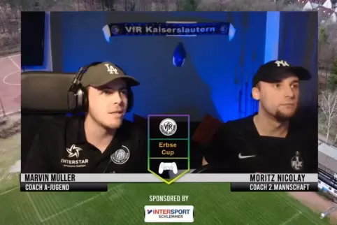 Livemoderation beim Erbse-Cup: Marvin Müller und Moritz Nicolay vom VfR Kaiserslautern kommentieren die Spiele. 