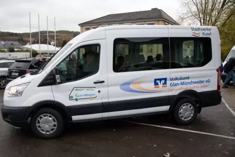 Die Bürgerbusse fahren Senioren zum Impfzentrum. 