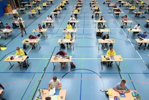 Abitur auf Abstand: Prüfungen unter besonderen Bedingungen. 