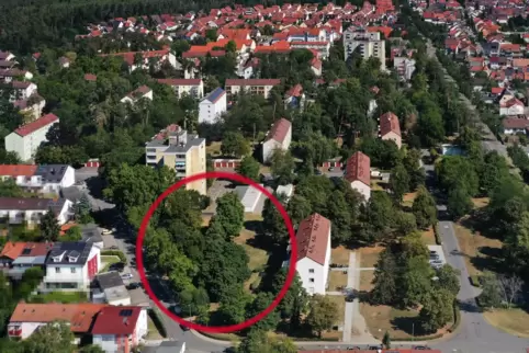Der umstrittene Standort: Kurz vor der Biegung des Kastanienwegs könnte eine sechsgruppige Kita gebaut werden.